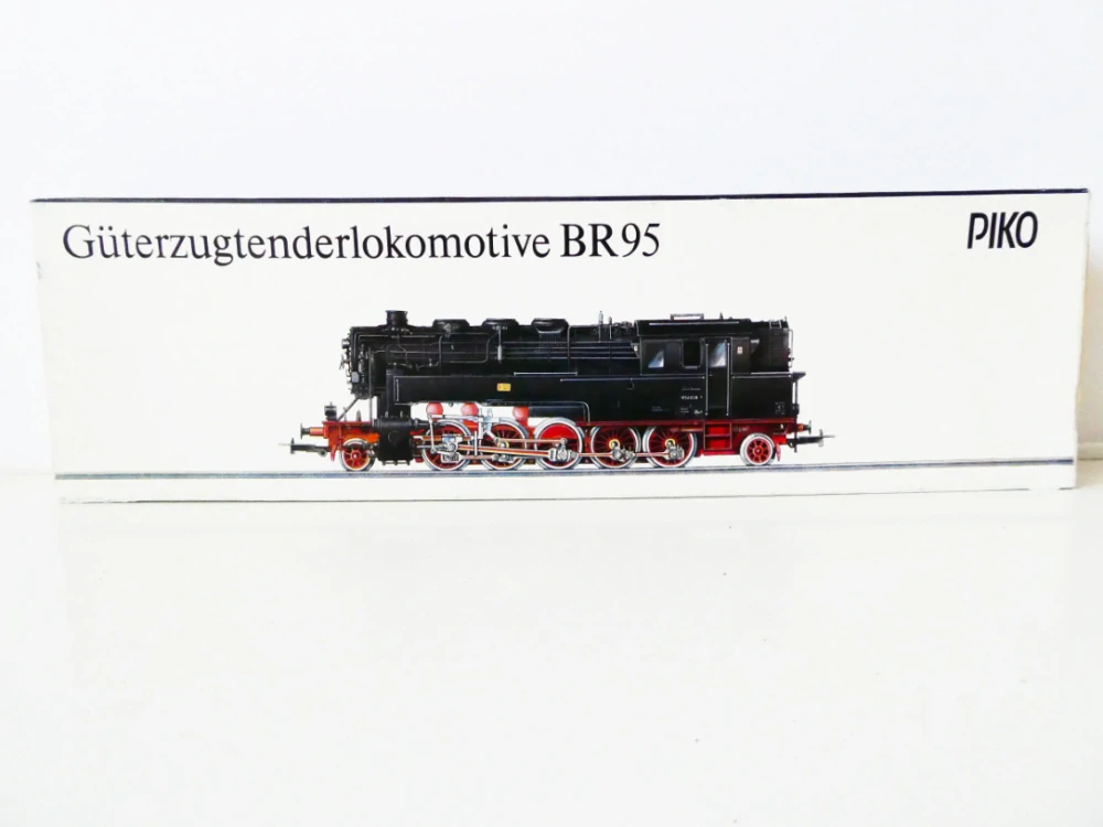 H0 PIKO Parní lokomotiva BR 95 0028-1 DR OSVĚTLENÁ TOP STAV NEPOUŽÍVANÁ v orig. krabici s doplňky