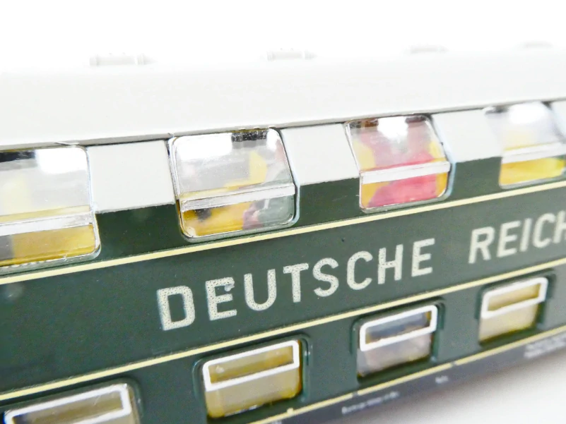 H0 SCHICHT Patrová souprava 3-dílná s cestujícími DEUTSCHE REICHSBAHN PĚKNÝ STAV