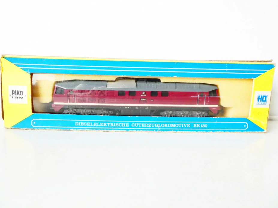 H0 PIKO Dieselová lokomotiva BR 130 005-2 CCCP DR OSVĚTLENÁ PĚKNÝ STAV