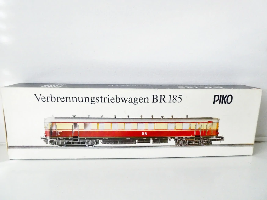 H0 PIKO Motorový vůz BR 185 004-9 k motorové soupravě DR NA OPRAVU NEBO NÁHRADNÍ DÍLY (NEJEDE, NESVÍTÍ)