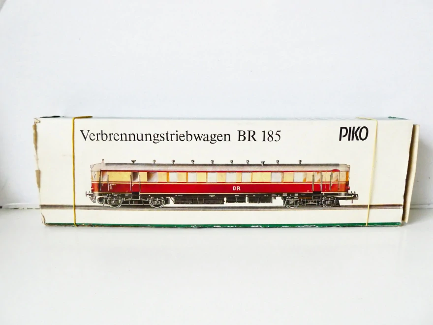 H0 PIKO Motorový vůz BR 185 004-9 k motorové soupravě DR NA OPRAVU (SVÍTÍ, MOTOR VRČÍ, LOKOMOTIVA NEJEDE) - vizuelně pěkný stav