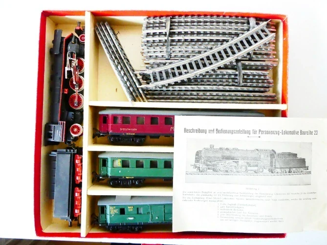 PIKO SET - Parní lokomotiva BR 23 001 DR OSVĚTLENÁ + 3x vůz + koleje PĚKNÝ STAV ANTIK