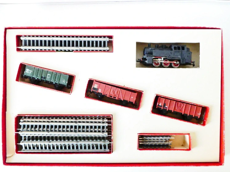 PIKO SET - Parní lokomotiva BR 80 018 DR OSVĚTLENÁ + 3x vůz + koleje PĚKNÝ STAV ANTIK