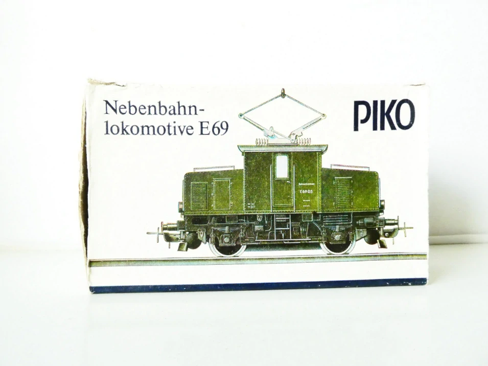 H0 PIKO Elektrická lokomotiva E69 05 DB NA RENOVACI NEBO NÁHRADNÍ DÍLY(jede pěkně)