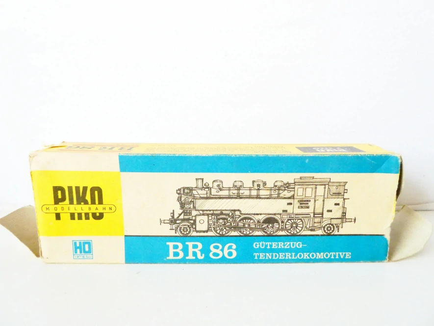H0 PIKO Parní lokomotiva BR 86 1800-1 DR v orig. krabičce NA SERVIS (POPŘEDU JEDE PĚKNĚ, POZADU VRŽE)