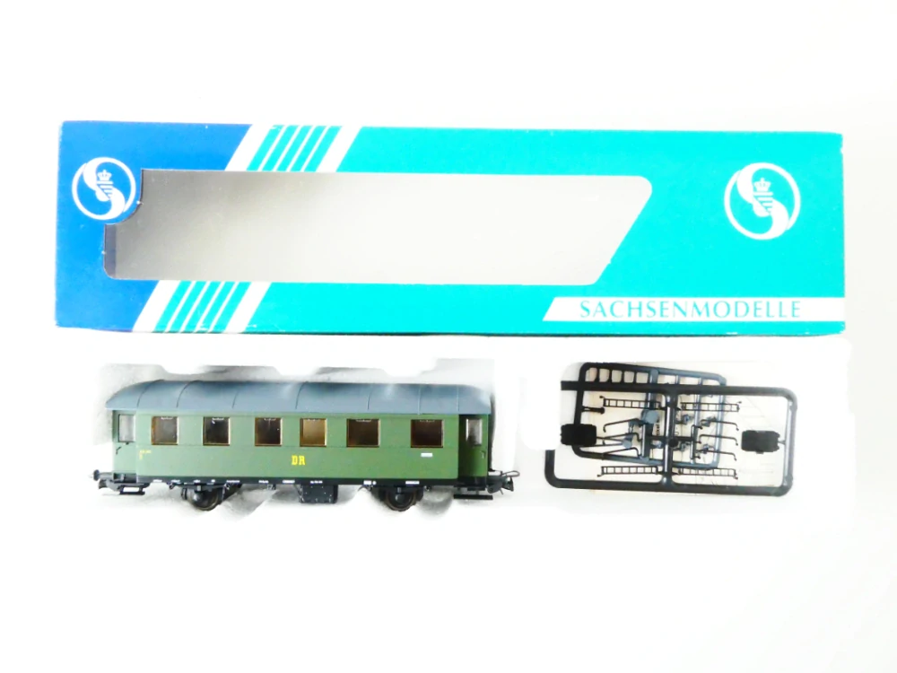 H0 SACHSENMODELLE 14210.1 Osobní vůz 343-305 DR TOP STAV NEPOUŽITÝ v originální krabičce včetně doplňků