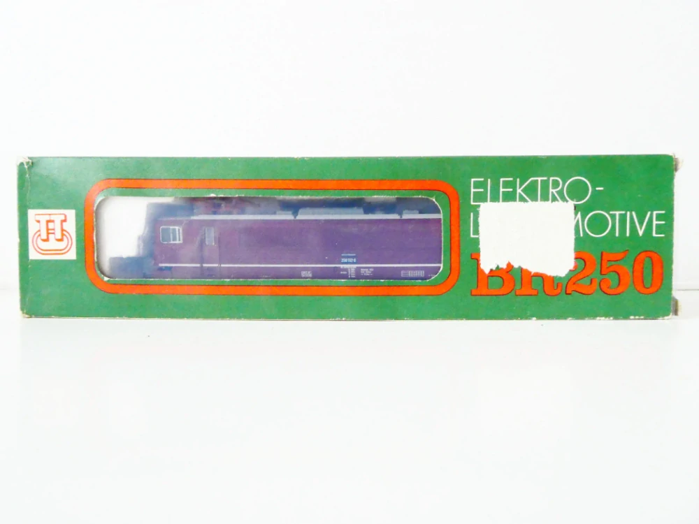 TT BTTB Elektrická lokomotiva BR 250 112-0 DR OSVĚTLENÁ PĚKNÝ STAV v orig. krabičce
