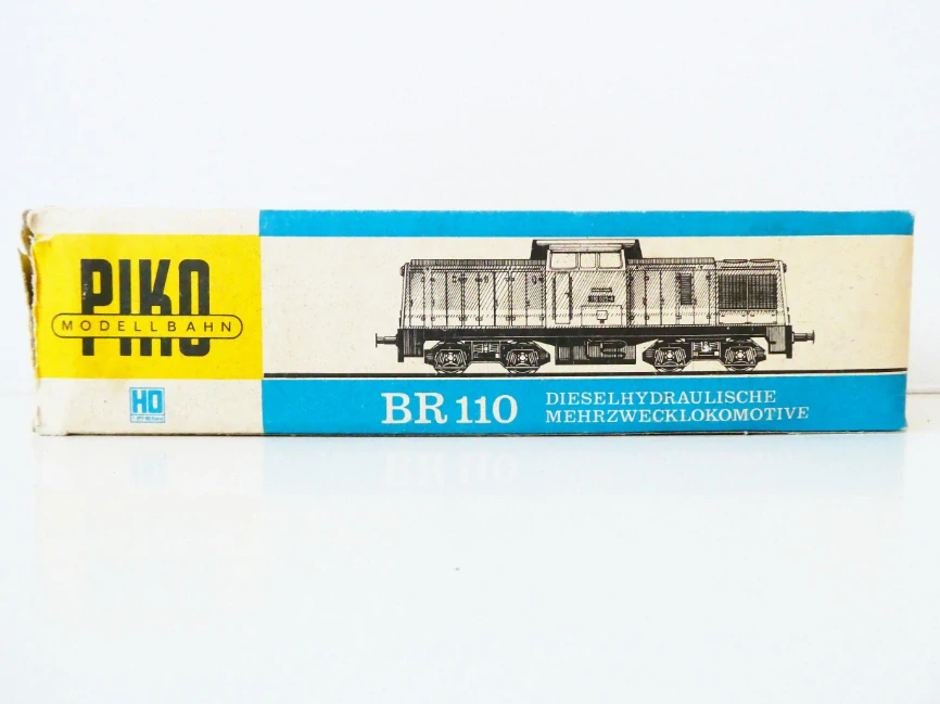 H0 PIKO Dieselová lokomotiva BR 110 025-4 DR OSVĚTLENÁ PĚKNÝ STAV v orig. krabičce s manuálem