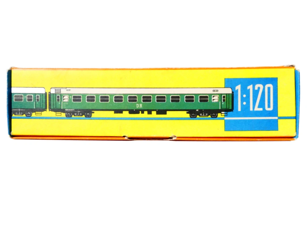 TT ZEUKE Poštovní vůz Deutsche Post DR (pěkný stav, ale bez všech dveří)