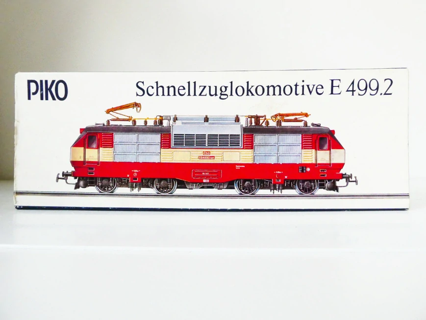 H0 PIKO Elektrická lokomotiva ES 499 ČSD OSVĚTLENÁ PĚKNÝ STAV v orig. krabici