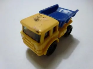 H0 Nákladní automobil se setrvačníkem výška 2 cm