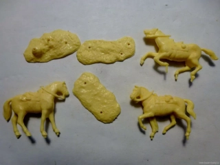 H0 SET 3 ks Figurky - Kůň s podstavci