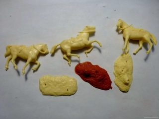 H0 SET 3 ks Figurky - Kůň s podstavcem