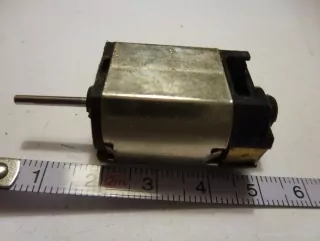 H0 - Motor do lokomotivy