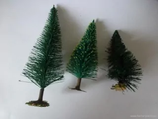 Strom jehličnatý s kořeny 3 ks ( 7 - 11 cm )