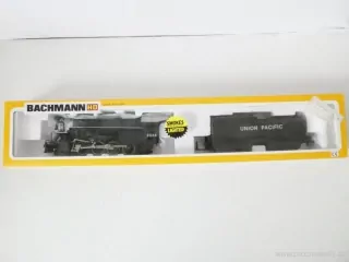 H0 BACHMANN - Parní lokomotiva 2528 UNION PACIFIC s kouřem TOP STAV NEPOUŽÍVANÁ vč. náplně pro vytvoření kouře