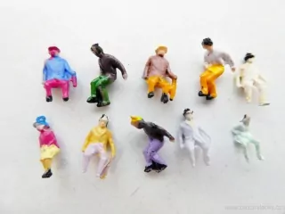 N Figurky 10 ks - Sedící cestující PĚKNÝ STAV 