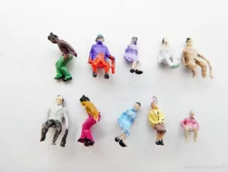 N Figurky 10 ks - Sedící cestující PĚKNÝ STAV 