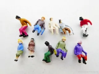 N Figurky 10 ks - Sedící cestující PĚKNÝ STAV 