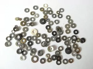 MIX SET Kovové podložky - vše, co je na foto cca 95 ks, max. průměr 6,5 mm
