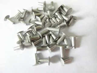 SET 48 ks Nýtek délka 7,5 mm, průměr 2,5 mm