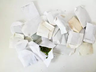 MIX SET 43 ks POSYPY ze stavebnic (tráva, molitanová drť) - originál nepoužité pytlíčky