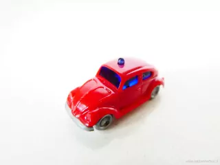N Osobní automobil VW 1300 BROUK červený s majákem TOP STAV