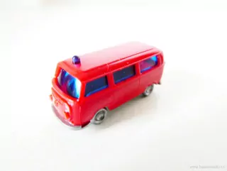 N Automobil VW Transporter červený s majákem TOP STAV