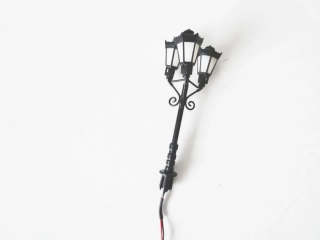 H0 Pouliční lampa elektrická trojitá 7 cm  PĚKNÝ STAV
