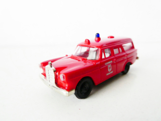 H0 BREKINA Požární vozidlo Mercedes 190 Feuerwehr Frankfurt TOP STAV