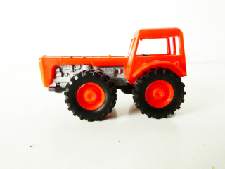 H0 Traktor červený PĚKNÝ STAV