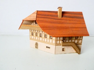 TT Hrázděný dům se schodištěm (kartonový model)