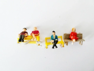 H0 Figurky - set 3 ks - Lavičky s cestujícími