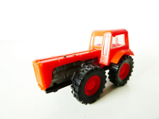 H0 Traktor červený PĚKNÝ STAV