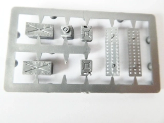 H0/TT SET 6 ks Stavební prvky - Kanystry a příslušenství stříbrné NEPOUŽITÉ PLATO