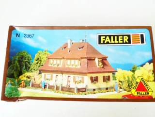 N FALLER 2367 Stavebnice - Dvoudomek se stupňovitou valbovou střechou CLUB MODELL