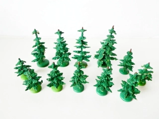 Strom jehličnatý s podstavemi - 11 ks ( 6 - 8 cm )
