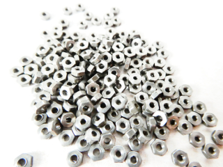 SET 100 ks Mini matička - průměr 3,2 mm, vnitřní průměr cca 1,1 mm