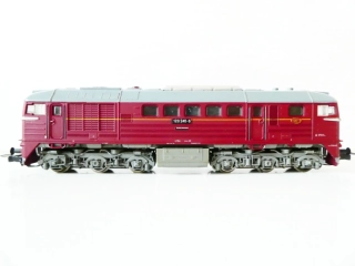 H0 GÜTZOLD Dieselová lokomotiva BR 120 245-6 DR OSVĚTLENÁ PĚKNÝ STAV