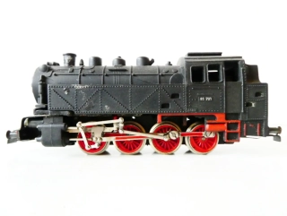 H0 PIKO Parní lokomotiva BR 81 701 DR OSVĚTLENÁ PĚKNÝ STAV