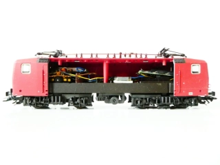 H0 MÄRKLIN Elektrická lokomotiva 3442.001 H0 AC BR 212 005-3 BR v provedení řez lokomotivou TOP STAV