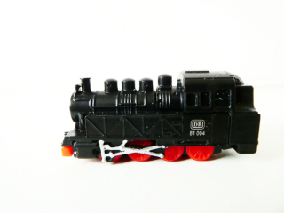 N Model parní lokomotivy BR 81 004 DR zespodu značený MPG TRO91 (model bez motoru)
