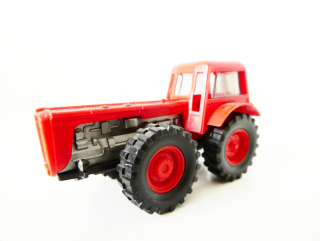 H0 VEB Berlinplast Traktor Dutra D4K