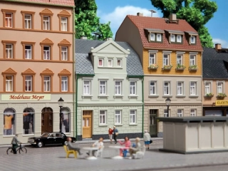 H0/TT Auhagen Městský dům č. 1 - NOVÁ STAVEBNICE NEOTEVŘENÁ