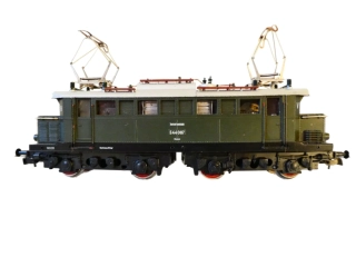 H0 PIKO Elektrická lokomotiva E 44 087 DR OSVĚTLENÁ PĚKNÝ STAV