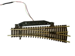 TT PILZ/TILLIG 83321 Výhybka oblouková pravá 15° 129,5 mm s elektrickým přestavníkem PĚKNÝ STAV