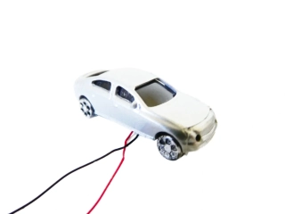 TT Osobní automobil stříbrný s el. kabelem