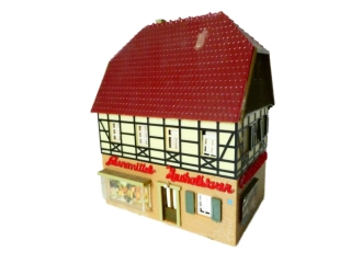 TT/H0 VERO Hrázděný dům s obchodem Domácí potřeby a Potraviny
