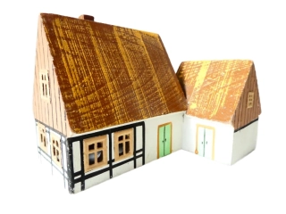 TT Rodinný dům se stodolou (dřevěný model