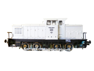H0 PIKO Dieselová lokomotiva BR 106 „Werklok 611 VEB Stahl- und Walzwerk Brandenburg" OSVĚTLENÁ TOP STAV